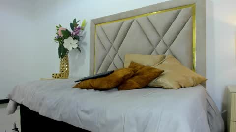 Emily online show from October 17, 7:49 pm