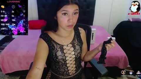 Snapshot of emily_rosse04 chatting on January 3, 11:57 am online show from January 3, 11:57 am