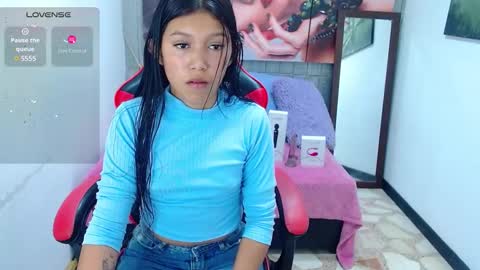 Snapshot of emily_rosse04 chatting on February 10, 11:25 am online show from February 10, 11:25 am