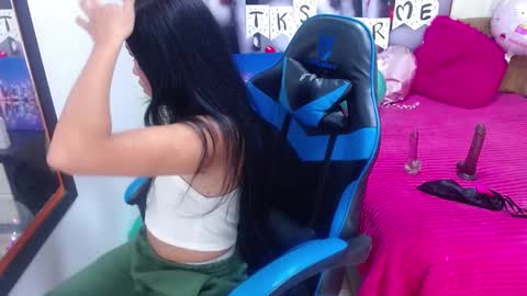 Snapshot of emily_rosse04 chatting on February 12, 12:22 pm online show from February 12, 12:22 pm