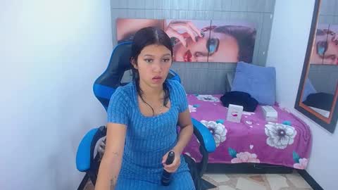 Snapshot of emily_rosse04 chatting on March 3, 12:27 pm online show from March 3, 12:27 pm