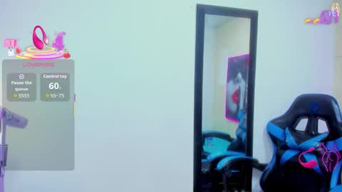 Snapshot of emily_rosse04 chatting on December 13, 7:53 pm online show from December 13, 7:53 pm