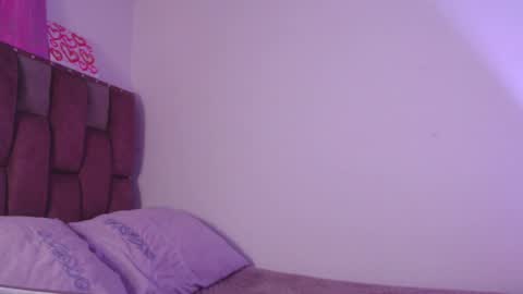 Snapshot of emily_w2 chatting on February 17, 3:47 am emily_w2 online show from February 17, 3:47 am