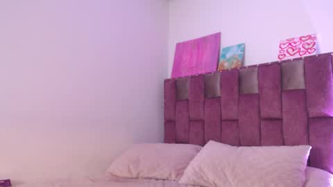 Snapshot of emily_w2 chatting on September 19, 4:03 am emily_w2 online show from September 19, 4:03 am