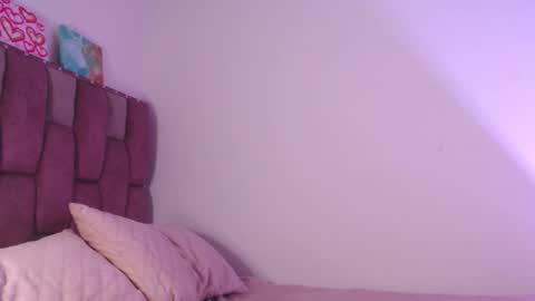 Snapshot of emily_w2 chatting on October 25, 4:20 am emily_w2 online show from October 25, 4:20 am