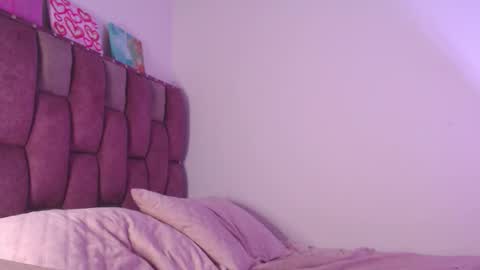 Snapshot of emily_w2 chatting on October 26, 3:45 am emily_w2 online show from October 26, 3:45 am