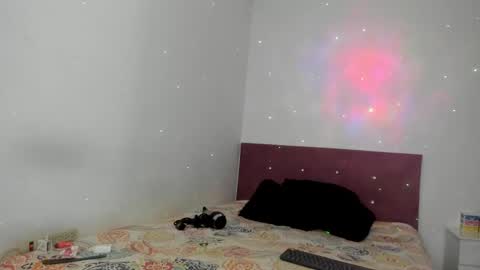 Snapshot of emily_white11 chatting on December 18, 9:10 pm Emily online show from December 18, 9:10 pm