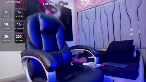 Snapshot of emilycat_777 chatting on January 19, 6:53 am emilycat_777 online show from January 19, 6:53 am