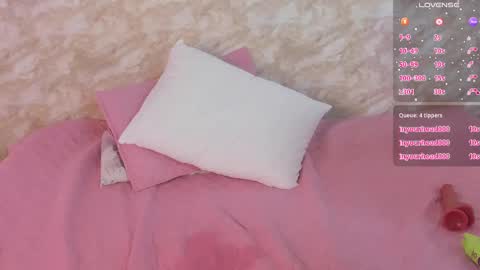 Snapshot of emilyevans7 chatting on February 23, 10:20 pm EMILY online show from February 23, 10:20 pm