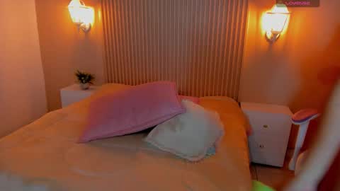 Snapshot of emilyevans7 chatting on November 9, 6:17 pm EMILY online show from November 9, 6:17 pm