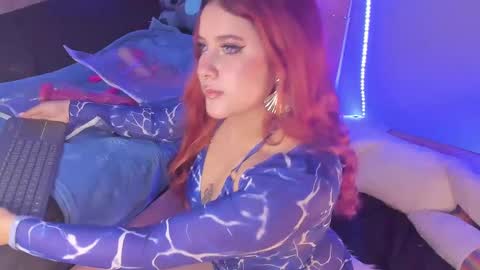 Snapshot of emilyfox1223 chatting on September 11, 12:22 am rosse foxter online show from September 11, 12:22 am