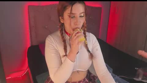 Snapshot of emilyfox1223 chatting on October 26, 1:22 am rosse foxter online show from October 26, 1:22 am