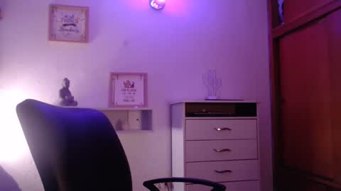 Emily Jang online show from February 24, 6:38 am