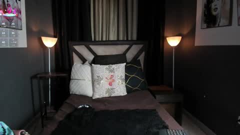 Emily Jhonson online show from September 17, 1:02 pm