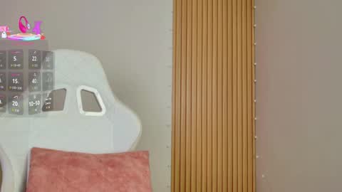 Emily  online show from November 12, 9:42 am