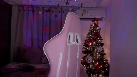 Snapshot of emilyrosss_ chatting on January 8, 5:59 am EMILY online show from January 8, 5:59 am