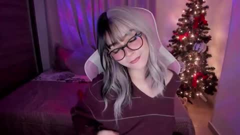 Snapshot of emilyrosss_ chatting on January 11, 4:38 am EMILY online show from January 11, 4:38 am