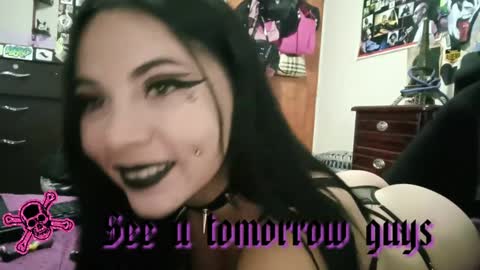 Snapshot of emilyrymer chatting on December 30, 3:58 am Emily Support me to have 100 likes plx online show from December 30, 3:58 am