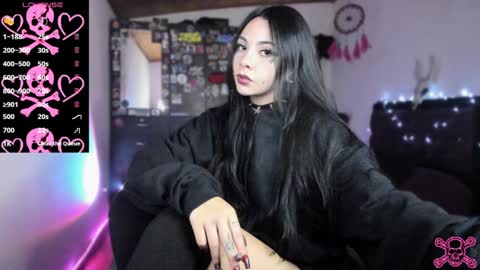 Snapshot of emilyrymer chatting on December 30, 10:55 pm Emily Support me to have 100 likes plx online show from December 30, 10:55 pm