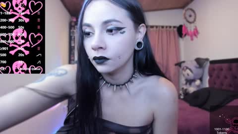 Snapshot of emilyrymer chatting on January 24, 10:51 pm Emily Support me to have 100 likes plx online show from January 24, 10:51 pm