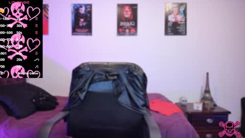 Snapshot of emilyrymer chatting on January 30, 4:02 pm Emily Support me to have 100 likes plx online show from January 30, 4:02 pm