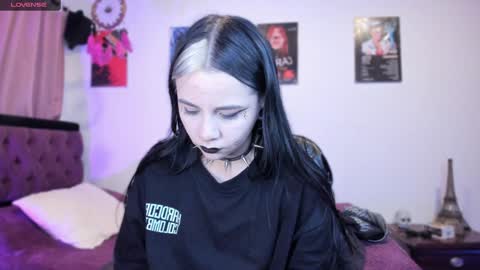 Snapshot of emilyrymer chatting on February 3, 12:58 am Emily Support me to have 100 likes plx online show from February 3, 12:58 am