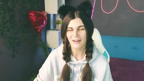 Emily online show from March 3, 7:43 am