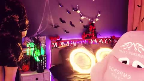 Emily online show from October 29, 2:25 am