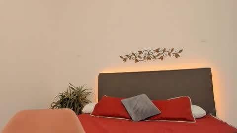 emma  online show from March 4, 11:00 pm