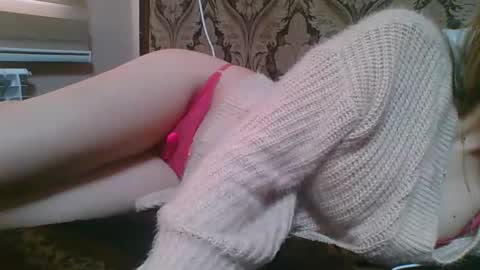 Snapshot of emma_991 chatting on January 11, 9:57 am emma_991 online show from January 11, 9:57 am