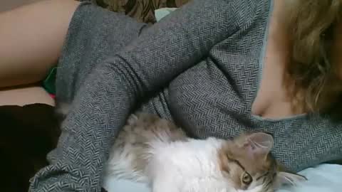 Snapshot of emma_991 chatting on February 1, 11:32 am emma_991 online show from February 1, 11:32 am