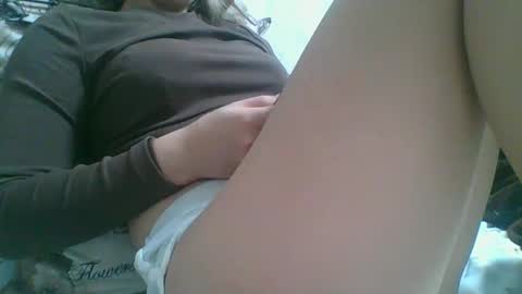 Snapshot of emma_991 chatting on October 22, 12:27 pm emma_991 online show from October 22, 12:27 pm