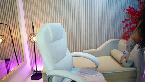 emma__walkerr_ online show from September 19, 7:25 pm