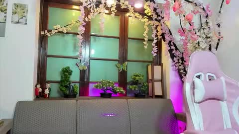 Snapshot of emma_ayala chatting on November 24, 7:13 pm emma_ayala online show from November 24, 7:13 pm