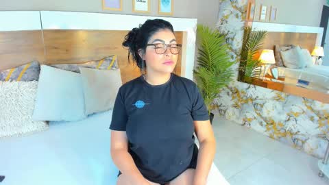 Snapshot of emma_bakker_ chatting on February 23, 12:59 pm Emma online show from February 23, 12:59 pm