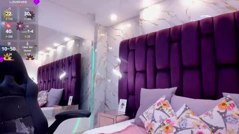 Snapshot of emma_carterr1 chatting on October 13, 7:58 pm pau online show from October 13, 7:58 pm