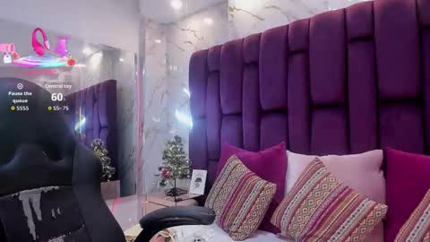 Snapshot of emma_carterr1 chatting on November 30, 2:32 pm pau online show from November 30, 2:32 pm