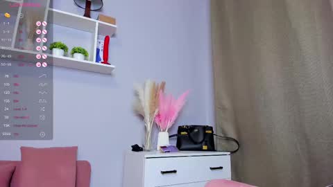 Snapshot of emma_clon chatting on February 14, 5:09 am Emma online show from February 14, 5:09 am