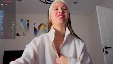 Snapshot of emma_clon chatting on October 6, 6:22 am Emma online show from October 6, 6:22 am