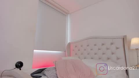 Snapshot of emma_dee chatting on September 16, 3:46 pm emma_dee online show from September 16, 3:46 pm