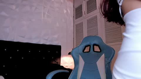 emma_dl2 online show from December 26, 5:30 pm