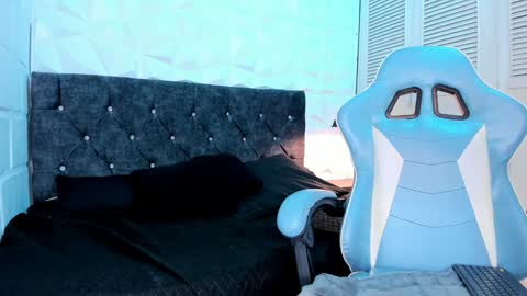 emma_dl2 online show from January 16, 6:16 pm