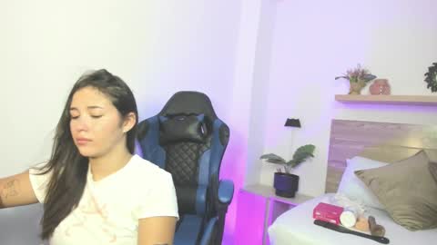 E M M A  online show from October 27, 7:40 pm