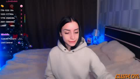 Snapshot of emma_jordan chatting on February 6, 12:37 pm Emma online show from February 6, 12:37 pm