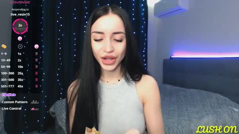 Snapshot of emma_jordan chatting on February 17, 12:38 pm Emma online show from February 17, 12:38 pm