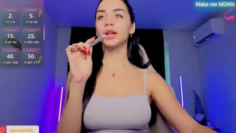 Snapshot of emma_jordan chatting on October 5, 7:28 am Emma online show from October 5, 7:28 am