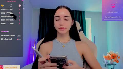 Snapshot of emma_jordan chatting on November 14, 8:35 am Emma online show from November 14, 8:35 am