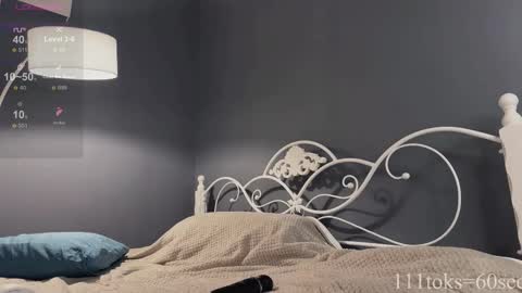 Emma Voss online show from September 18, 5:15 pm