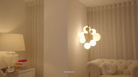 emma_lu1 online show from October 18, 10:32 pm