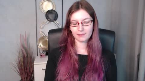 emma online show from December 3, 10:06 am